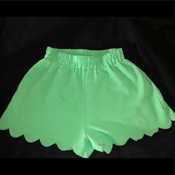 Scalloped mint green shorts - Picture 2 of 3